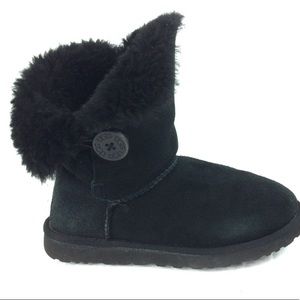 UGG Bailey Button Black Women’s Size 8